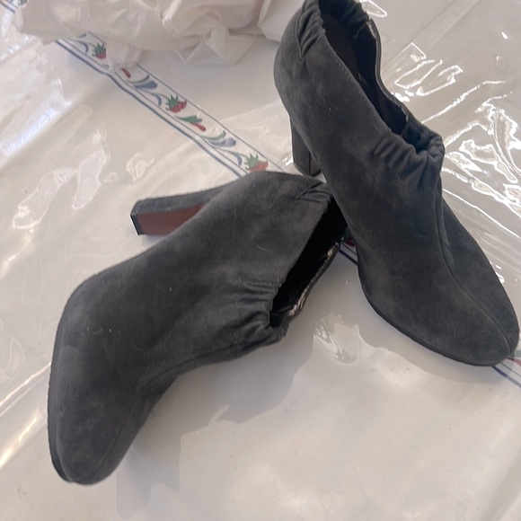 SAM EDELMAN GREY SUEDES THREE IN HEEL NEW NEVER WORN🎉pricedrop - Picture 4 of 11